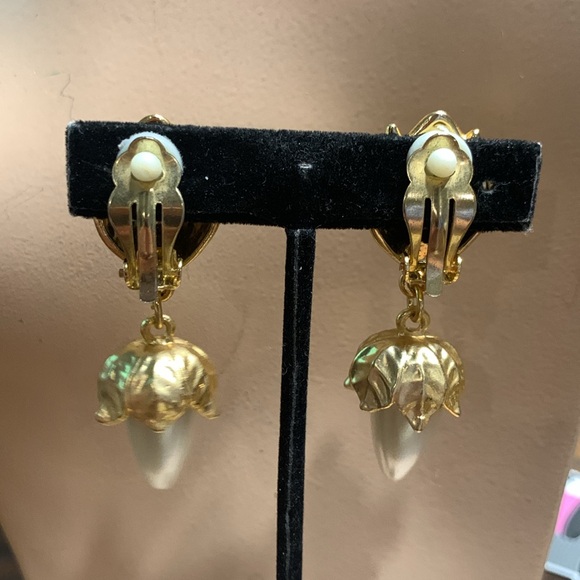 BOLD GOLD FLOWER AND PEARL DROP CLIP ON EARRINGS - Picture 6 of 13